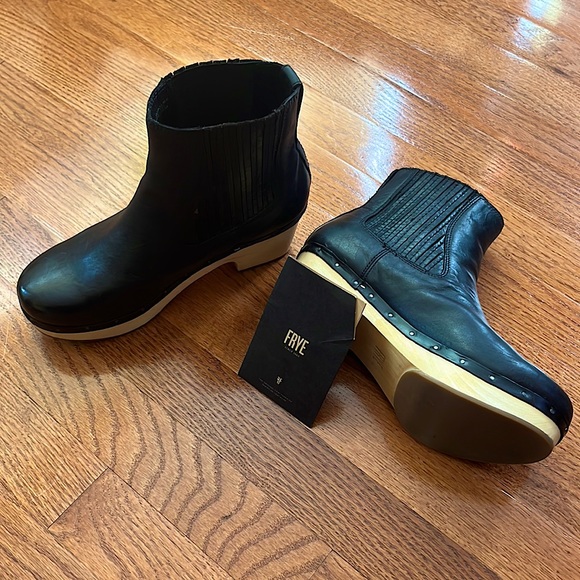 NWOT Frye Odessa Chelsea Boots - Picture 3 of 10